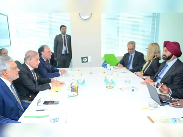 وزیراعظم سے صدر ورلڈ بینک کی ملاقات، اصلاحات اور پائیدار ترقی کیلیے بھرپور تعاون کا اعادہ