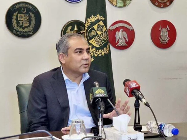 وفاقی وزیر داخلہ کا پشاور میں فیڈرل کانسٹیبلری ہیڈ کوارٹر کا دورہ