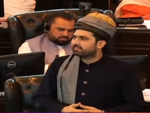 وزیراعلیٰ سہیل آفریدی نے خیبرپختونخوا کی 13 رکنی کابینہ کا اعلان کردیا