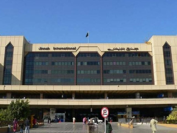 کراچی ایئرپورٹ پر 8 لاکھ ڈالر ڈیجیٹل کرنسی منتقل کرنے کا معاملہ، نوجوان کے بیان میں تضاد سامنے آگیا