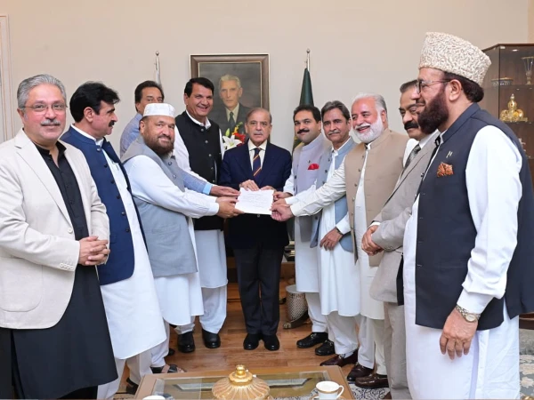 وزیراعظم سے خیبرپختونخوا کے اراکین پارلیمنٹ اور سیاسی قائدین کی ملاقات