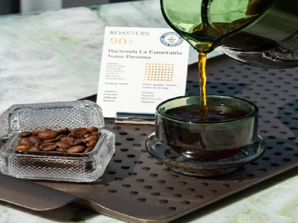 دبئی کے کیفے نے مہنگے ترین کافی کپ کا عالمی ریکارڈ حاصل کرلیا