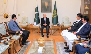 وزیراعظم کا کنڈی کو نہ ہٹانے کا اشارہ، خیبرپختونخوا میں گورنر راج کے نفاذ پر تبادلہ خیال