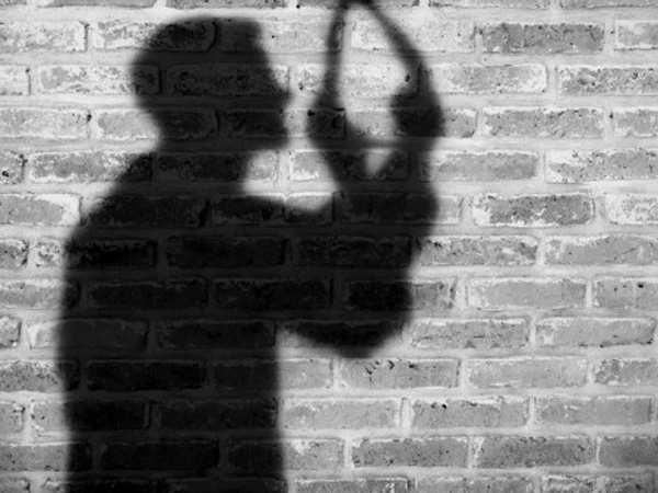 پاکستان میں ذہنی امراض بڑھ گئے، گزشتہ سال 1 ہزار افراد نے خودکشی کرلی