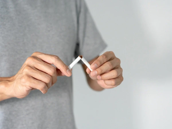 سگریٹ نوشی ترک کروانے میں موبائل فون مددگار قرار!