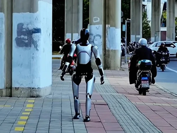 چین میں روبوٹ نے 66 میل پیدل چل کر عالمی ریکارڈ قائم کرلیا