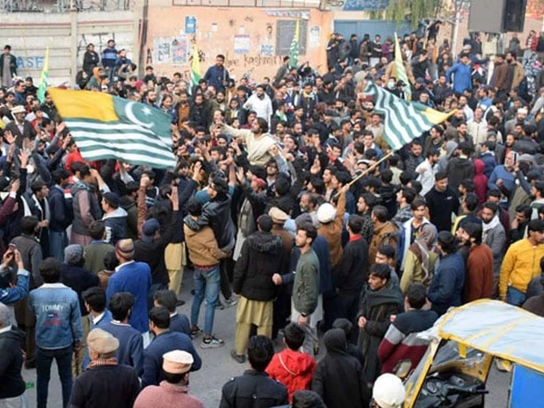 پاکستان سمیت دنیا بھر میں کشمیری آج یومِ حقِ خودارادیت منا رہے ہیں، بھارتی مظالم کیخلاف آواز بلند