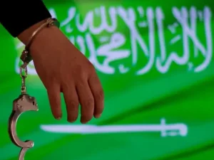 مفت عمرہ کا جھانسہ دیکر سعودی عرب آئس اسمگل کرنے والا خطرناک ڈیلر دھر لیا گیا