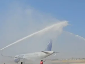 جناح انٹرنیشنل ایئرپورٹ پر نئے تعمیر شدہ رن وے پر پہلی بین الاقوامی پرواز کی کامیاب لینڈنگ