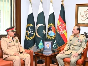 اسلامی فوجی انسدادِ دہشت گردی اتحاد کے سیکرٹری جنرل کا دورہ جی ایچ کیو، فیلڈ مارشل سے ملاقات