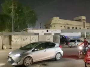 کراچی سینٹرل جیل کے اطراف سیکیورٹی ہائی الرٹ، مین گیٹ بند کر کے کنکریٹ بلاکس نصب