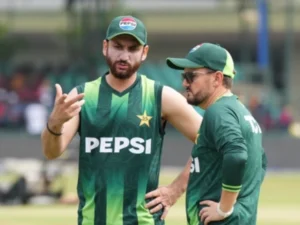 قومی کپتان اور ہیڈ کوچ کے درمیان تکرار، سلمان علی آغا نے غصے میں بوتل زمین پر پھینک دی