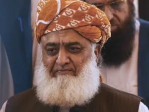 پارلیمنٹ کے ان کیمرا اجلاس کے لیے مولانا فضل الرحمن متحرک ہو گئے