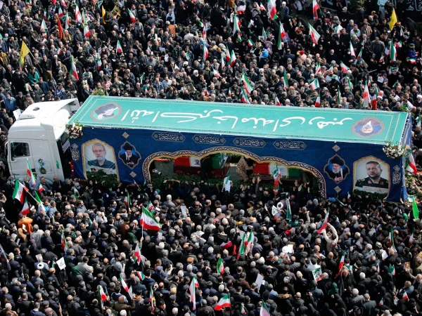 تہران میں علی لاریجانی سمیت دیگر شہداء کی نماز جنازہ میں ہزاروں افراد کی شرکت