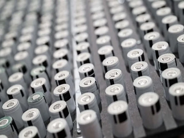 چینی سائنس دانوں نے نئی قسم کی لیتھیم آئن بیٹری بنا لی