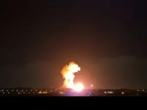 امریکا کا ایران میں 2 ہزار پاؤنڈ وزنی بنکر بسٹر بم سے حملہ، ویڈیو بھی شیئر کردی