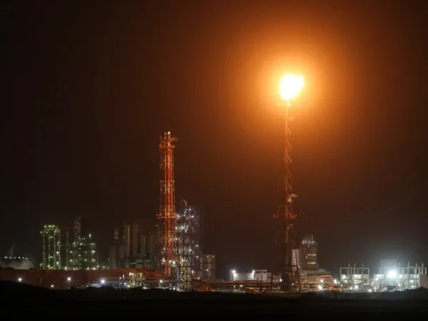 ایران کا اسرائیل کی آئل ریفائنری پر بڑا میزائل حملہ، حیفہ کو بجلی کی فراہمی معطل