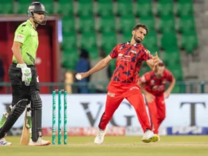 پی ایس ایل: کراچی کنگز کے فاسٹ بولر حسن علی پر جرمانہ عائد