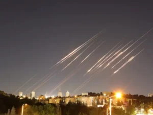 ایران کے اسرائیل پر تازہ میزائل حملے، یروشلم اور تل ابیب دھماکوں سے گونج اٹھے