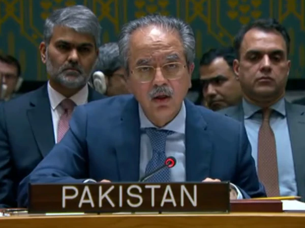 پاکستان نے ایران پر حملوں کی مذمت اور کشیدگی کم کرنے کا مطالبہ کر دیا