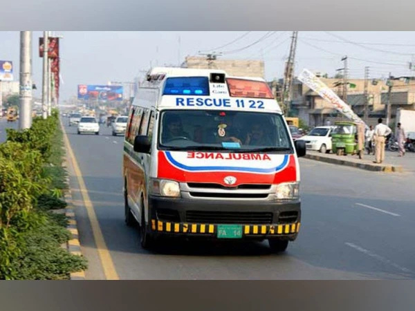 مولانا فضل الرحمن کے بیٹے کے اسکواڈ کی گاڑی کو حادثہ، 2 افراد جاں بحق