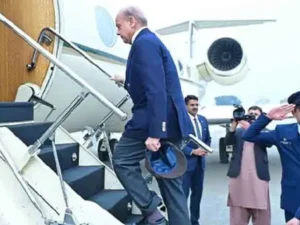 ولی عہد کی دعوت پر وزیراعظم شہباز شریف اہم دورے پر سعودی عرب روانہ