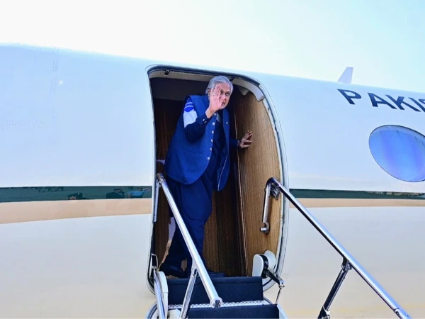 وزیر خارجہ اسحاق ڈار ایک روزہ اہم دورے پر چین روانہ