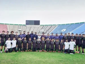 پاکستان فٹبال فیڈریشن کے صدر نے کھلاڑیوں کی حوصلہ افزائی کیلیے منفرد مثال قائم کر دی