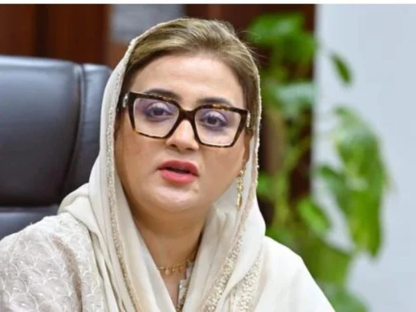 حکومت نے پیٹرول کی قیمت میں تخمینے سے کم اضافہ کیا، عظمیٰ بخاری