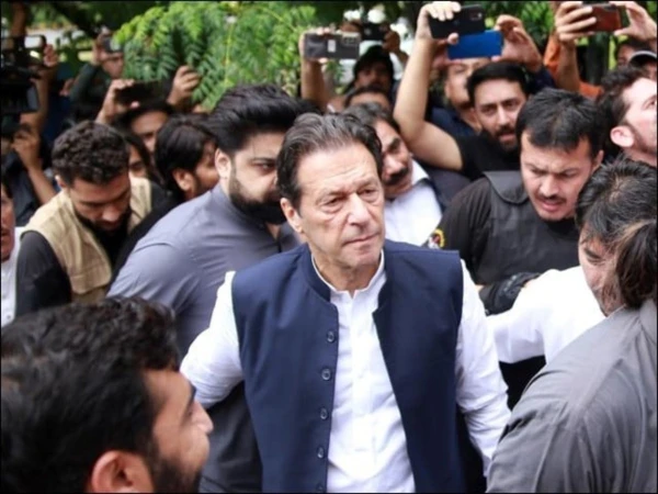 عمران خان کی نظرثانی درخواستوں پر سپریم کورٹ نے فیصلہ محفوظ کرلیا