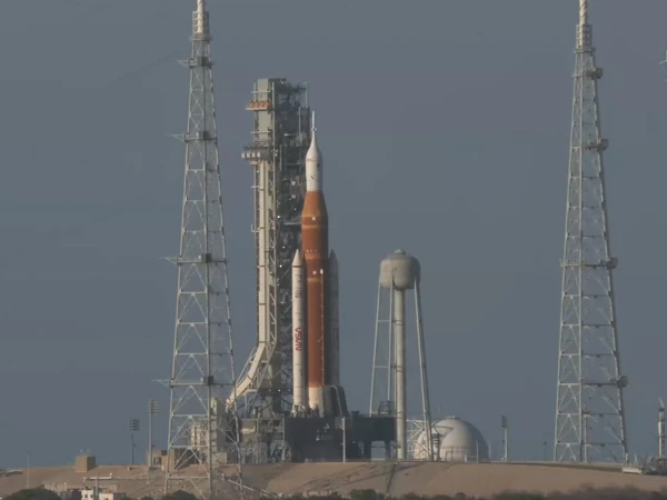 50 سال بعد انسان دوبارہ چاند کی جانب گامزن، ناسا نے آرٹیمس 2 راکٹ کامیابی کے ساتھ لانچ کر دیا