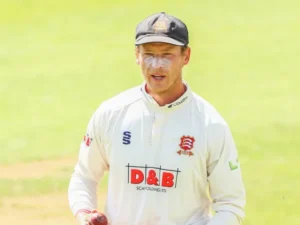 نوح تھین کاؤنٹی کرکٹ کی تاریخ میں پہلے انجری متبادل کھلاڑی بن گئے