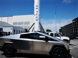 ایلون مسک کا اپنے ہی سائبر ٹرک خریدنے کا انکشاف!