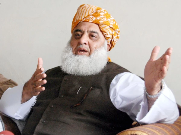 ایک طرف مذاکرات دوسری طرف امریکی صدر کی دھمکیاں سمجھ سے بالاتر ہیں، مولانا فضل الرحمٰن