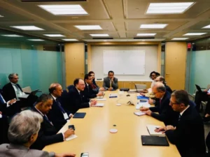 آئی ایم ایف سے پیٹرول کی قیمتیں بڑھانے کا وعدہ، مہنگائی 17 ماہ کی بلند ترین سطح پر پہنچ گئی