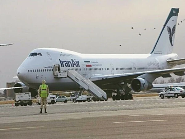 ایران کے سرکاری طیارے پاکستان کی جانب روانہ؛ امریکی نائب صدر کا طیارہ بھی محو پرواز