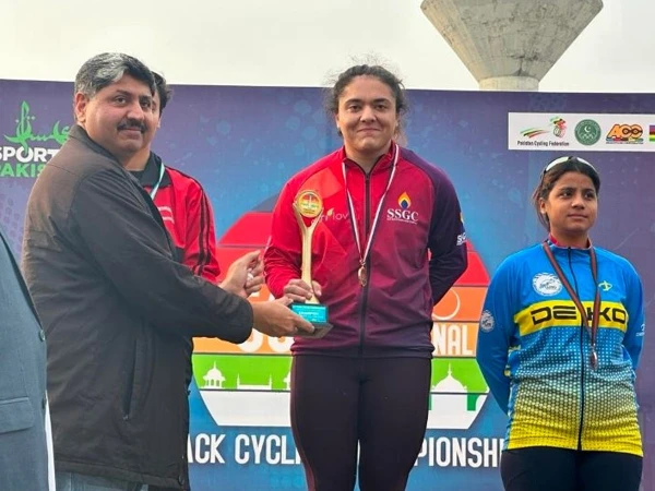 پاکستان کی 28 سالہ معروف خاتون سائیکلسٹ نتالیہ خان انتقال کرگئیں