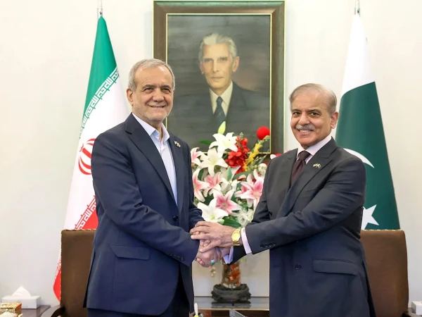 وزیراعظم کی ایرانی صدر کو جنگ بندی پر مبارکباد، پزشکیان کی اسلام آباد مذاکرات میں شرکت کی تصدیق