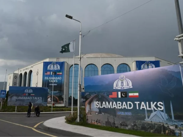 ایران امریکا مذاکرات، ایرانی مذاکراتی ٹیم منگل کو پاکستان پہنچے گی؛ امریکی میڈیا کا دعویٰ