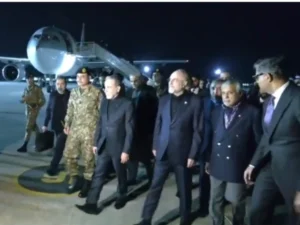 امریکا کیساتھ جنگ بندی مذاکرات؛ ایران کا اعلیٰ سطح وفد پاکستان پہنچ گیا