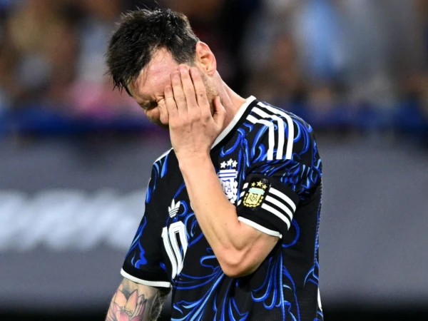 لیونل میسی ہوم گراؤنڈ پر آخری میچ میں جذباتی ہو کر رو پڑے