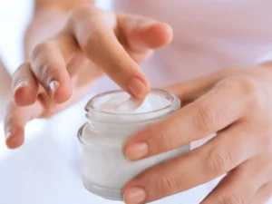 رنگ گورا کرے والی کریم احتیاط سے استعمال کریں