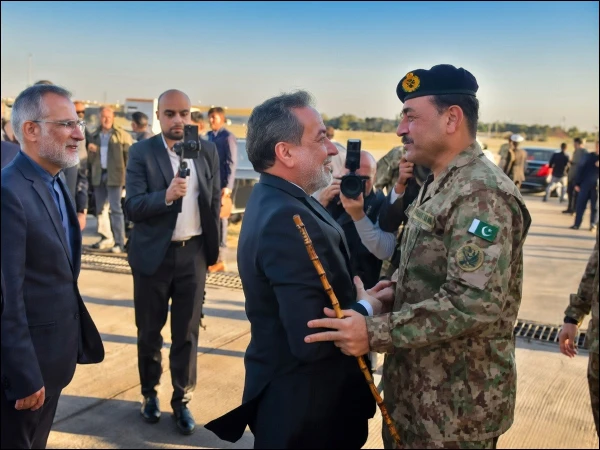 امریکا ایران مذاکرات بچانے کیلئے فیلڈ مارشل عاصم منیر غیر معمولی کردار ادا کررہے ہیں، فنانشل ٹائمز