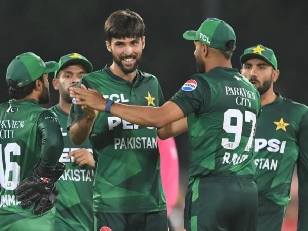 آپ ملک کا سرمایہ ہیں، قومی کرکٹر سیٹ بیلٹ نہ لگانے کے باجود چالان سے بچ گئے