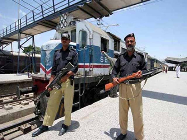 کوئٹہ دھماکا؛ ریلوے اسٹیشنز اور حساس تنصیبات پر سیکیورٹی سخت، کمانڈوز تعینات کرنے کا فیصلہ