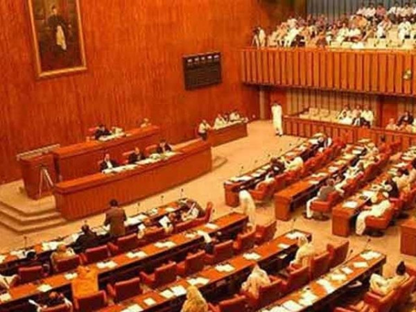 سینیٹ: عابد شیر علی اور اپوزیشن جماعتوں کے مابین شدید تلخ کلامی، اجلاس پیر تک ملتوی