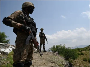 سیکیورٹی فورسز کی افغان سرحد کی دونوں جانب زمینی و فضائی کارروائیاں، 29 دہشتگرد ہلاک