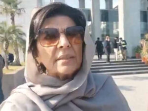 اڈیالہ جیل کے باہر احتجاج ختم نہیں ہوا، اب نئے مرحلے میں اسٹریٹ موومنٹ شروع کر رہے ہیں، علیمہ خان
