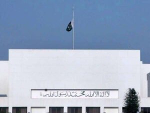 وفاقی حکومت کی جانب سے آج سابق امیر قطر کے انتقال پر قومی سوگ، ملک بھر میں قومی پرچم سرنگوں