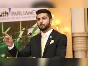 کراچی، وزیر سندھ کھیل بھی ورلڈ کپ کا سیمی فائنل دیکھنے لیاری پہنچ گئے